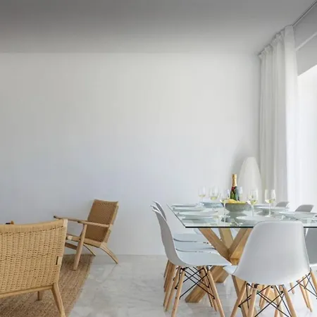 Pedregalejo & Premium 8pax Apartment *